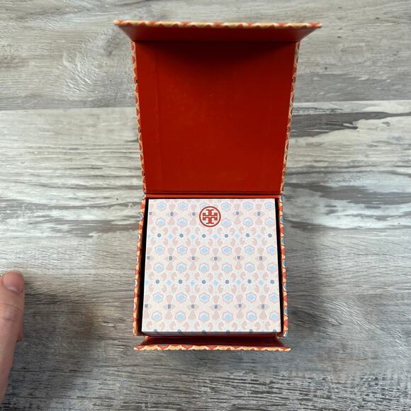 Tory Burch Designer Notepad in Signature Box - Picture 3 of 6